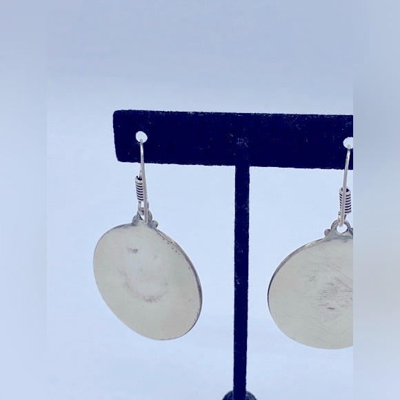 Tibetan Silver Round Disc Blue Lapis And Turquoise Inlay 1 1/2” Diameter - Picture 6 of 8